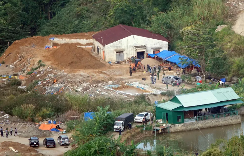 Hiện trường nơi Công an Bình Thuận triệt phá đường dây khai thác vàng bằng chất độc. co-to-chuc (1).jpg