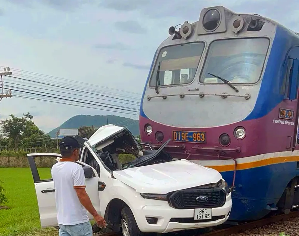 tàu hỏa tông ôtô
