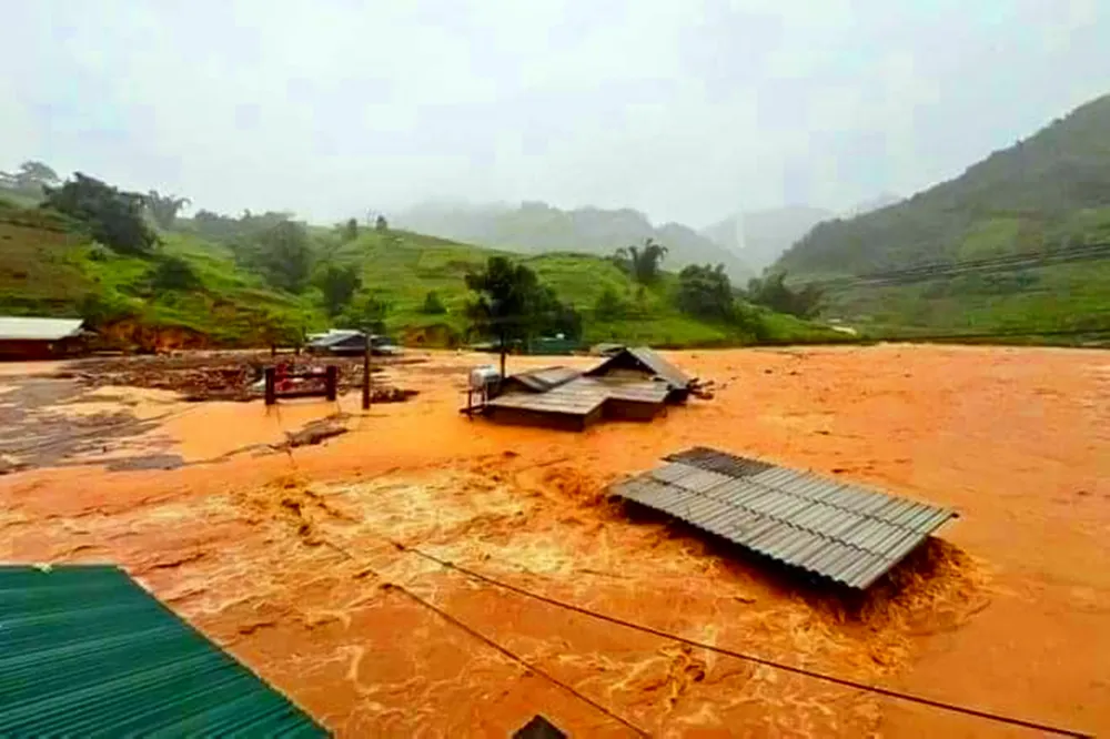 Lũ lụt sau cơn bão số 3 đã làm thiệt hại vô cùng lớn đối với các tỉnh phía Bắc trong đó có tỉnh Tuyên Quang, kết nghĩa với Bình Thuận. bao-so-3 (3).jpg