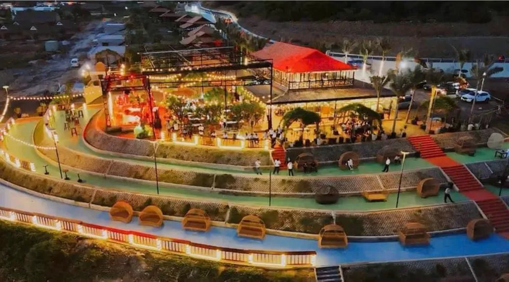 Công trình quán cafe, nhà hàng dốc Hoàng Hôn được cho là xây trên đất Nhà nước quản lý. dốc hoàng hôn