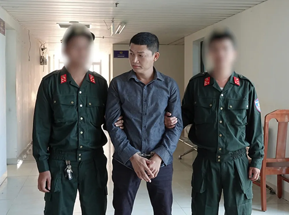 Trung 8 ngón bị bắt giam. Ảnh CAPT. Trung 8 ngón
