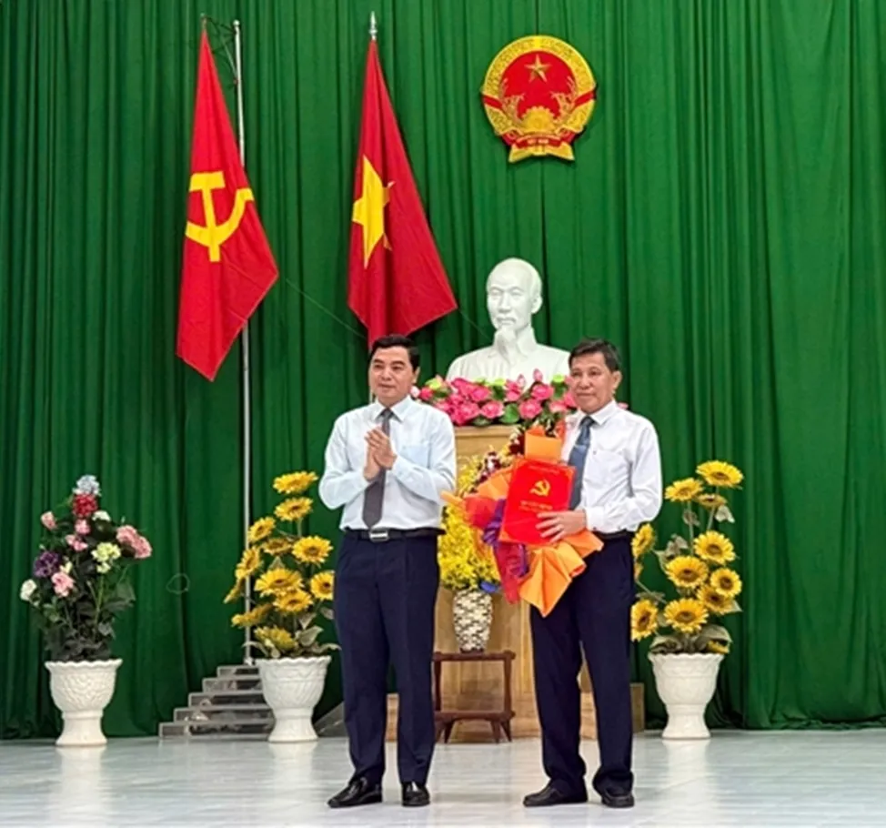 bí thư huyện ủy