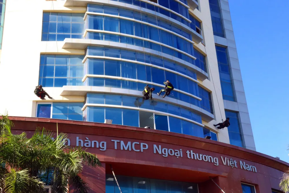 cuop-ngan-hang (3).jpg