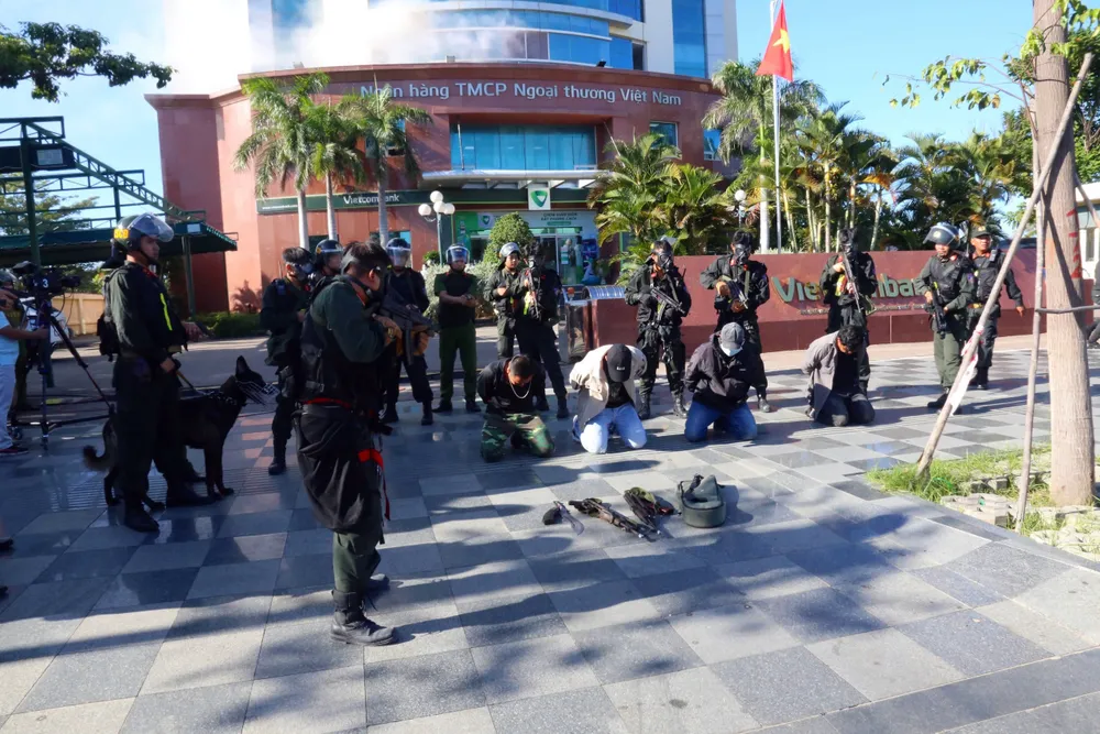 cuop-ngan-hang (4).jpg