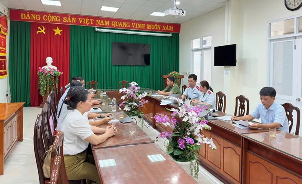Thanh tra Sở TT&TT phối hợp với Công an làm việc với quản trị fanpage facebook “CLB Báo chí – Truyền thông học sinh Bình Thuận”. CLB báo chí