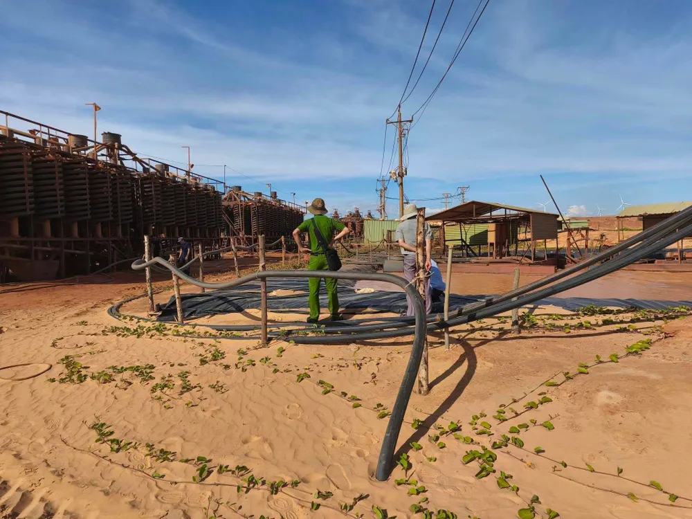 khai-thac-ti-tan (1).jpg