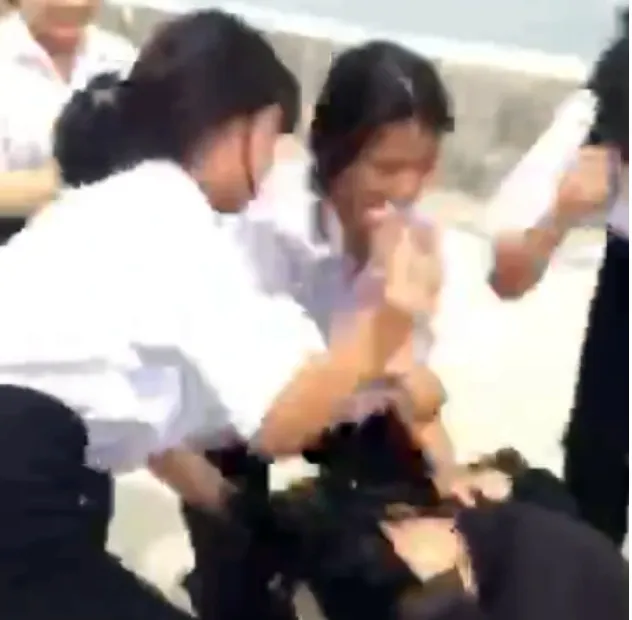 nu-sinh-lop-7 (1).png