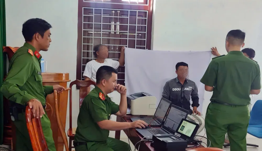 can-cuoc-cong-dan (1).jpg