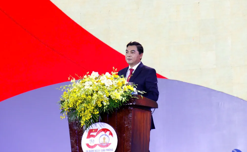 Ông Nguyễn Hoài Anh, Bí thư Tỉnh ủy Bình Thuận phát biểu trong Lễ kỷ niệm 50 năm giải phóng tỉnh Bình Thuận. Ảnh PHƯƠNG NAM. tinh-binh-thuan (2).jpg