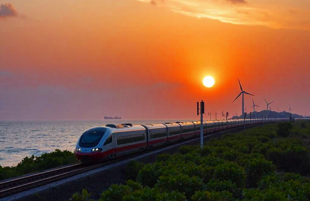 Đường sắt tốc độ cao qua địa bàn tỉnh Bình Thuận có chiều dài 156 km với hai ga hành khách. cao-toc-phan-thiet (3).jpg