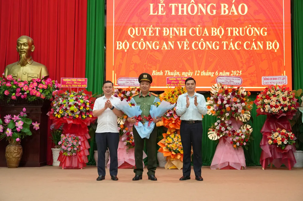 dai-ta-le-quang-nhan (2).JPG