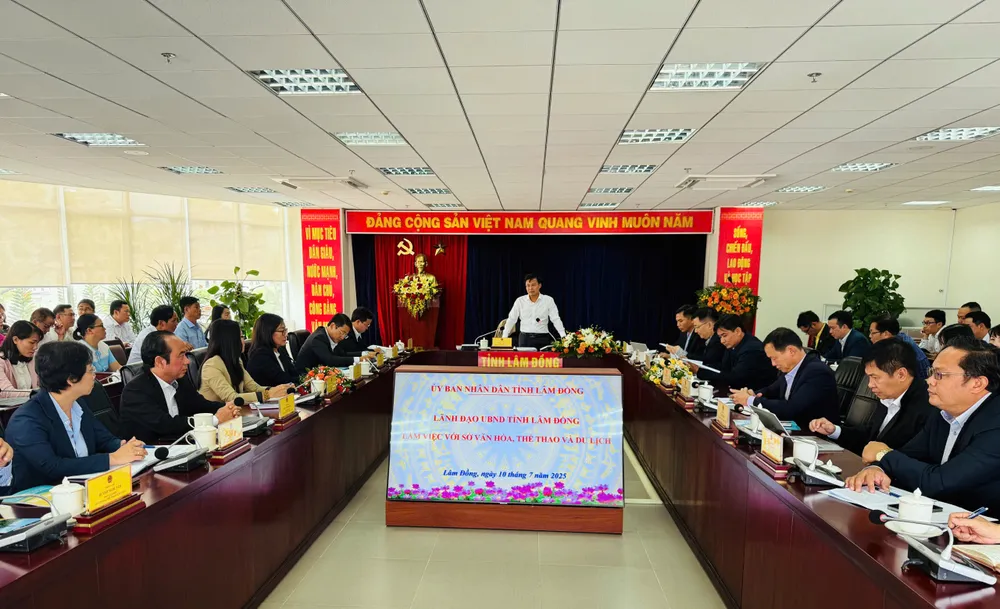 Lãnh đạo tỉnh Lâm Đồng làm việc với Sở VHTT&DL tỉnh. nganh-du-lich (2).jpg