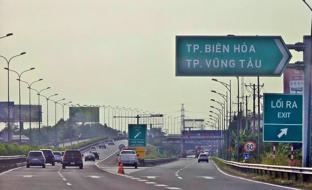 Nút giao cao tốc TPHCM- Long Thành- Dầu Giây xuống Trạm thu phí quốc lộ 51. Ảnh PHƯƠNG NAM. tuyen-cao-toc (4).jpg
