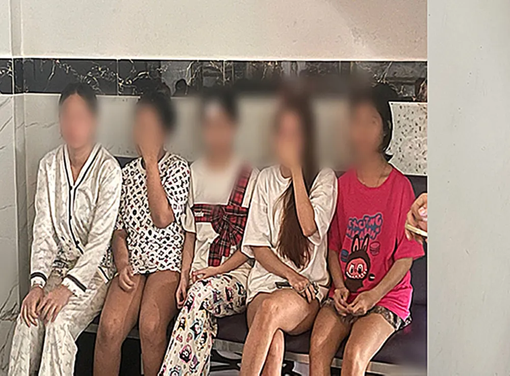 nu-nhan-vien-massage (3).jpg