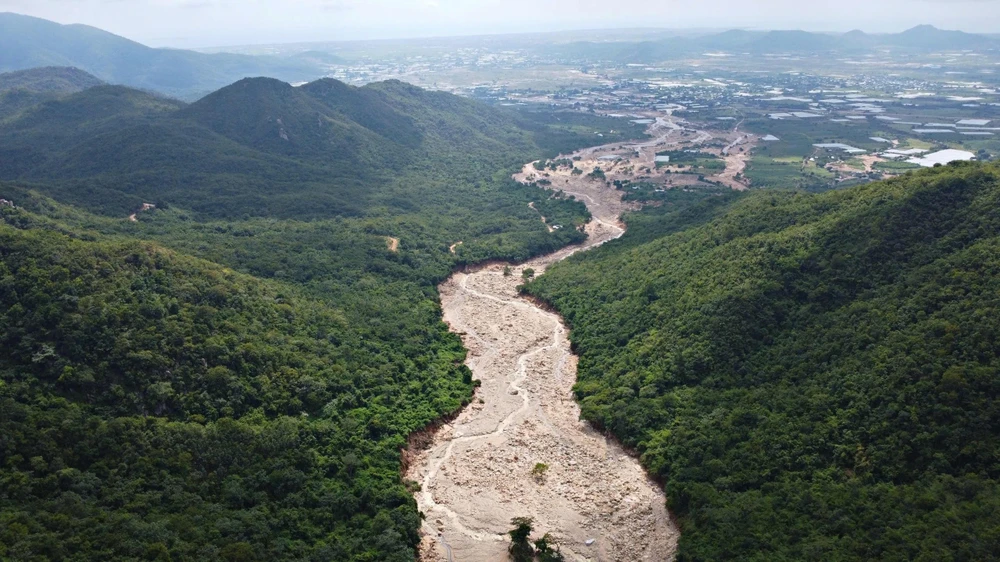 vỡ hồ chứa nước