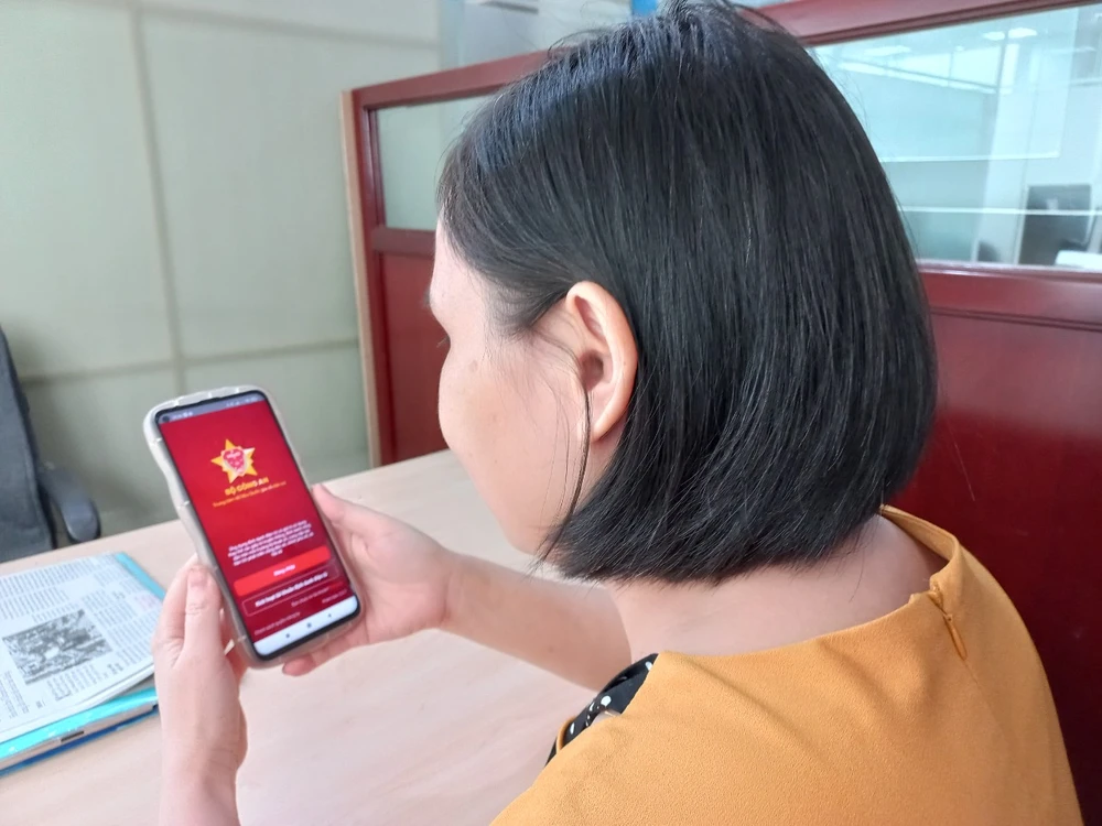 Ứng dụng VNeID ở mức độ 1 không thể làm thủ tục tại sân bay. Người dân cần đăng ký sử dụng ứng dụng VNeID ở mức độ 2 mới có thể thay thế giấy tờ tùy thân làm thủ tục tại sân bay. Ảnh: PHẠM TUYÊN