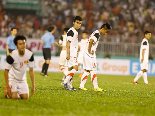 Nhiều cầu thủ khác của U19 Việt Nam cũng mệt mỏi sau trận đấu. HDD0195-4959-1389016094.jpg