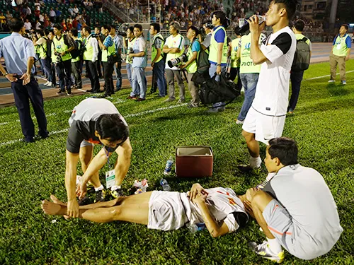 Các bác sĩ phải mất 10 phút sơ cứu cho Hồng Duy. HDD0284-1491-1389016093.jpg