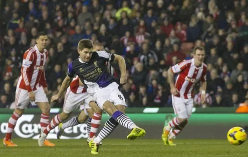 Gerrard ghi bàn nâng tỷ số lên 3-2, tạo đà tâm lý cho Liverpool. article-2537318-1A98ADD5000005-5382-7803