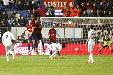 C. Ronaldo ghi bàn giúp Real Madrid mở tỷ số trận đấu