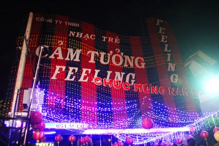 Lực lượng chức năng ập vào kiểm tra quán Bar Cảm Tưởng