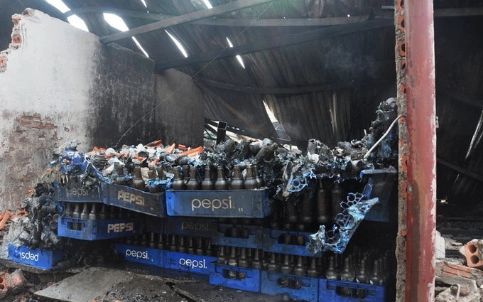 Kho hàng tết 4000 m2 cháy tan hoang giữa trưa Hà Nội ảnh 3