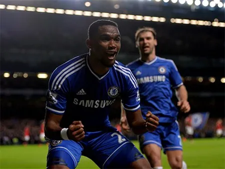 Eto'o lập hat-trick giúp Chelsea hạ gục MU