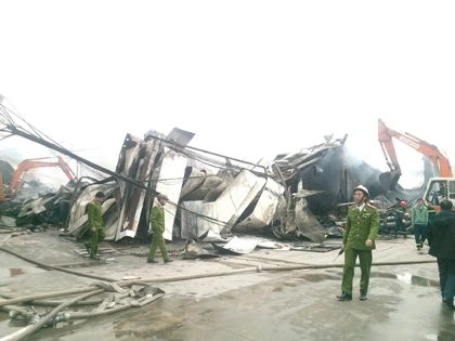 Chùm ảnh cháy kho nhà máy dệt tại Hà Đông ảnh 2