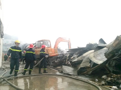 Chùm ảnh cháy kho nhà máy dệt tại Hà Đông ảnh 3