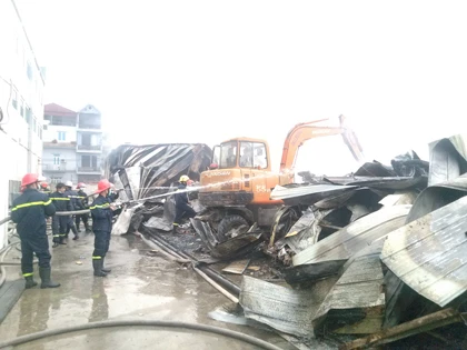 Chùm ảnh cháy kho nhà máy dệt tại Hà Đông ảnh 8