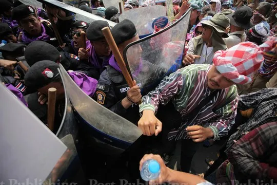  Bà Yingluck kiện người biểu tình ảnh 1