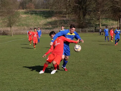 Thậm chí cả cùi chỏ cũng được dùng đến khi cần. an12-2304-1394505329.jpg