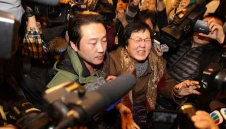 Người nhà các hành khách mất tích đều sốt ruột và giận dữ