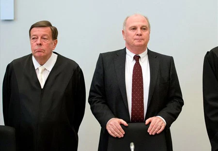 Chủ tịch Uli Hoeness chính thức bị kết án 3,5 năm tù
