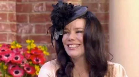 Người phụ nữ 47 tuổi này run lên hạnh phúc khi quyết định đánh đổi người chồng bằng chú chó cưng