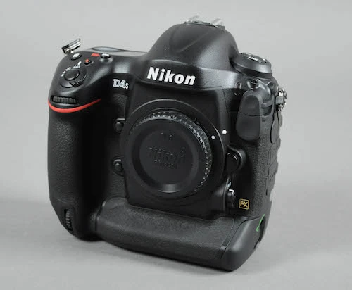 D4S có thiết kế khôngthay đổi so với D4. DSC-0007.jpg