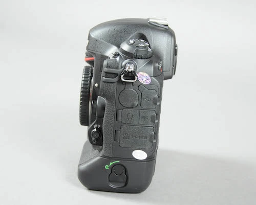 Các cổng kết nối bên cạnh trái máy. DSC-0012.jpg