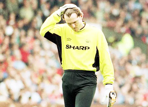 Ai là cầu thủ tệ nhất lịch sử Premier League ảnh 6