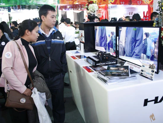 Khách hàng cần chú ý điều gì để tránh mua phải tivi đời cũ? ảnh 1