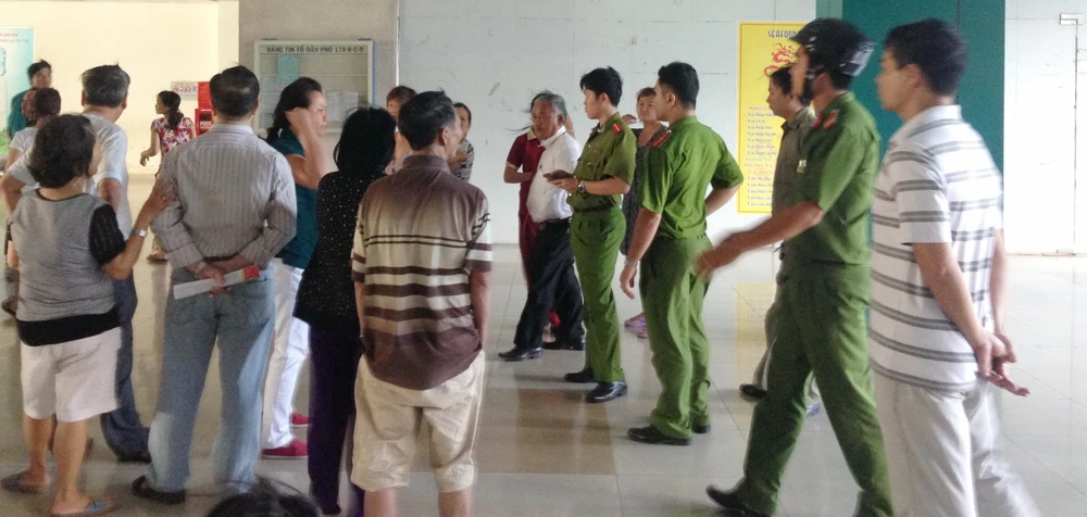 Cư dân và ban quản lý chung cư tranh giành phòng điều hành ảnh 3