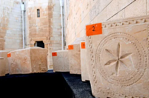 Những chiếc hộp mai táng 2.000 năm tuổi ảnh 1 ossuaries2-JPG-2928-1396338930.jpg