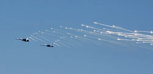 Chiến đấu cơ Ukraine trong cuộc tập trận.Following the display, Turchynov said Ukraines armed forces have reached full operational readiness. Ukraines military chief of staff added that while the armed forces lack certain equipment, their morale remains high. According to NATO officials, an estimated 35 to 40,000 Russian troops remain near the border with Ukraine.