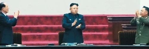 Tướng Choe Ryong-hae (trái) và tân Ngoại trưởng Ri Su-yong.