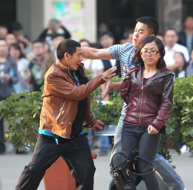 Cận cảnh một vụ giải cứu con tin kịch tính ở Trung Quốc ảnh 5 Cận cảnh một vụ giải cứu con tin kịch tính ở Trung Quốc ảnh 5