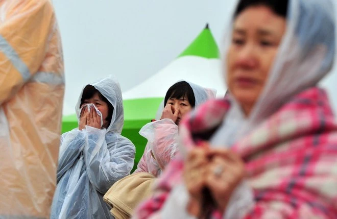  Hàn Quốc cầu khấn cho 298 người chết và mất tích ảnh 4