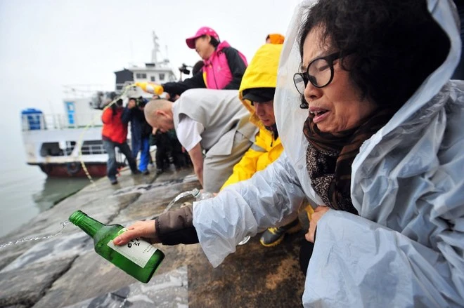  Hàn Quốc cầu khấn cho 298 người chết và mất tích ảnh 3