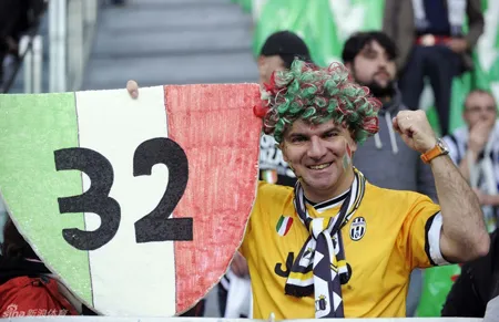 Juventus vỡ òa trong ngày vô địch Serie A ảnh 8 Những người hùng Juventus được vinh danh