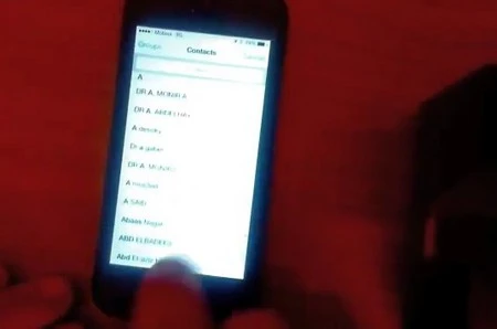 Sherif Hashim có thể truy cập danh bạ đầy đủ trên iPhone mà không cần phải mở máy