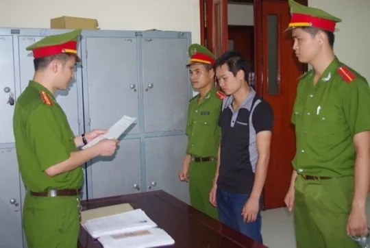 Cơ quan công an đọc lệnh bắt tạm giam đối với Bùi Quang Huy Cơ quan công an đọc lệnh bắt tạm giam đối với Bùi Quang Huy
