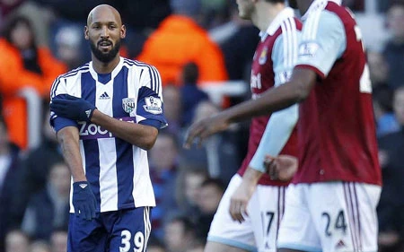 10 khoảnh khắc gây tranh cãi nhất Premier League 2013-14 ảnh 2 10 khoảnh khắc gây tranh cãi nhất Premier League 2013-14